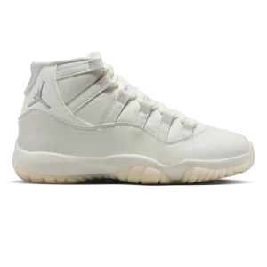 Woman 11 Retro "Pearl"