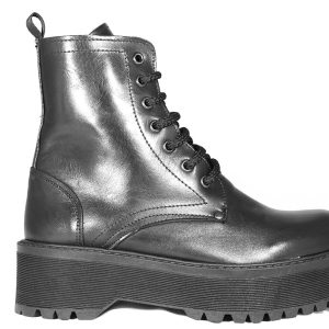 Anfibi neri in vera pelle con fondo roccia “Pine”